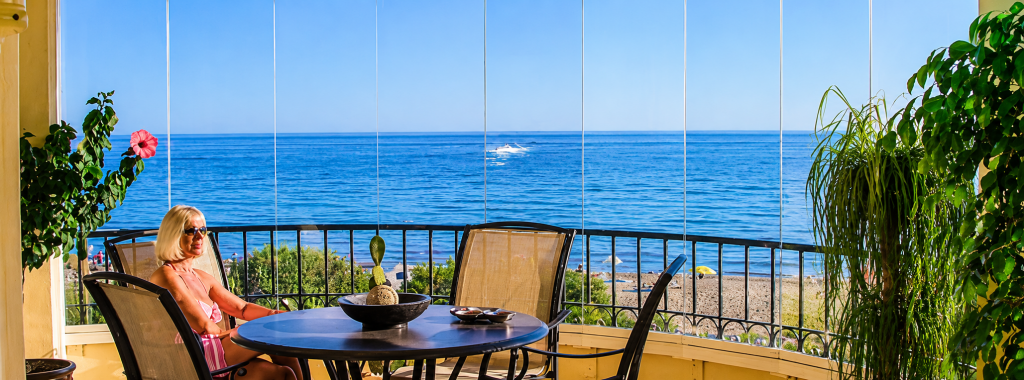 IQ Glass Curtains